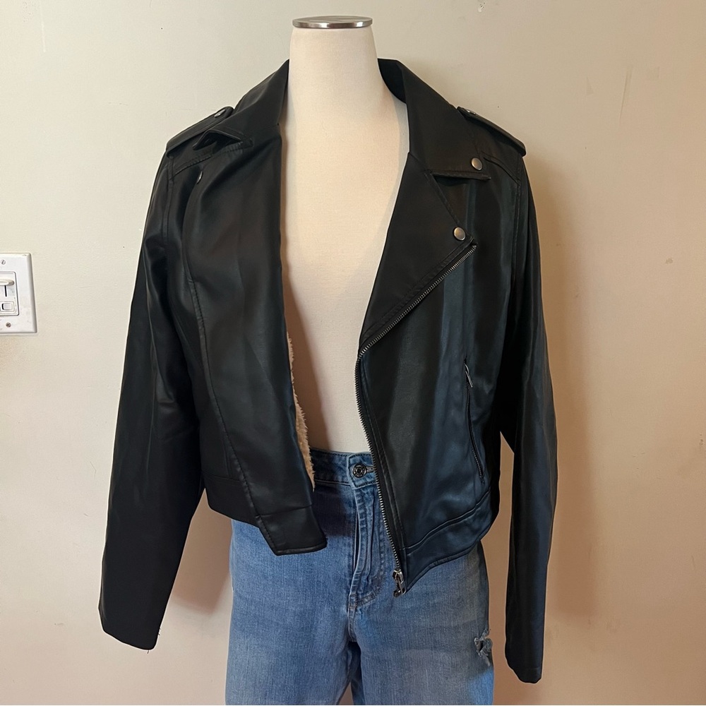 Rue21 cropped faux leather jacket with zipper and collar H